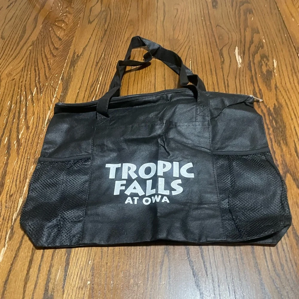 Tropic Falls at Owa black bag double handle 18 X 13 “ zip bottle holder